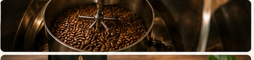 Granos de café durante el proceso de tueste